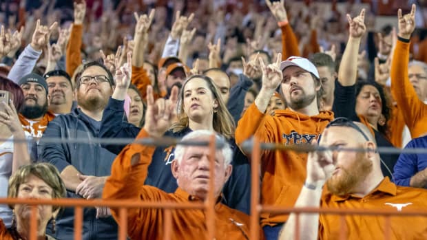 Texas Fan Broll 56